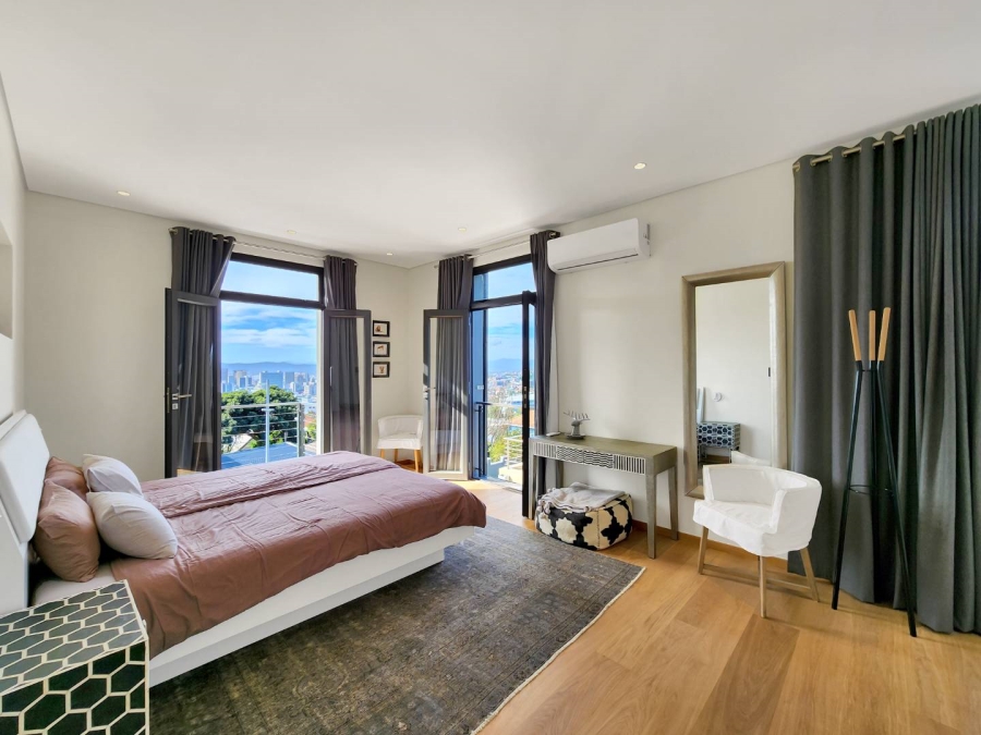 To Let 4 Bedroom Property for Rent in Tamboerskloof Western Cape